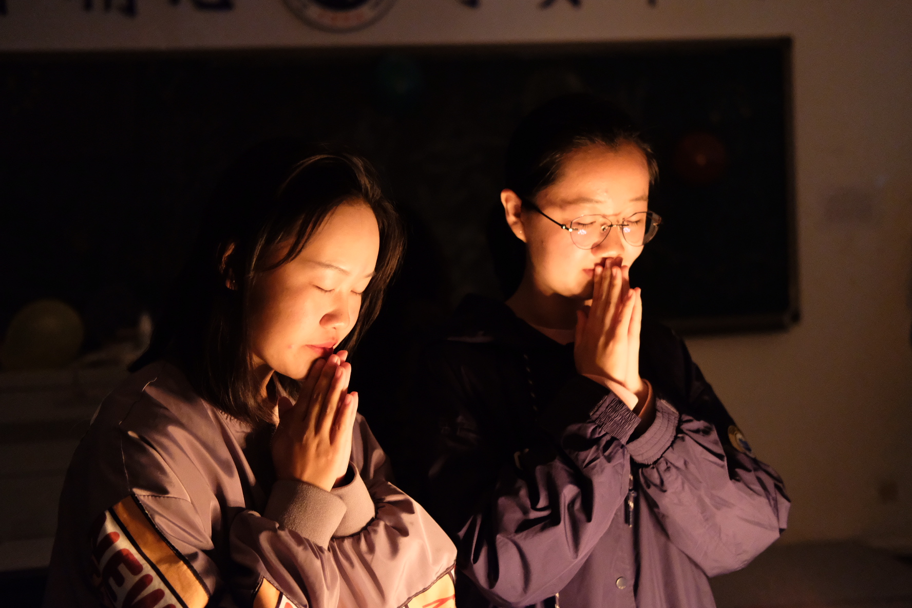 近期过生日的同学许愿.jpg